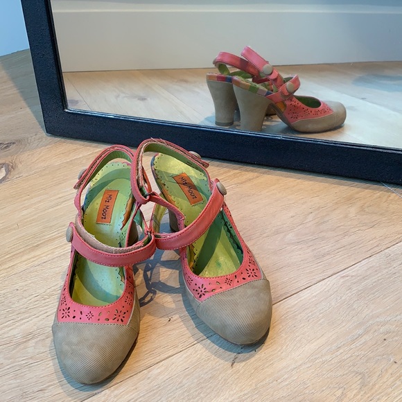 ๐ฆ Miz Mooz Mary Janes w die-cut florals+corduroy - Picture 3 of 10